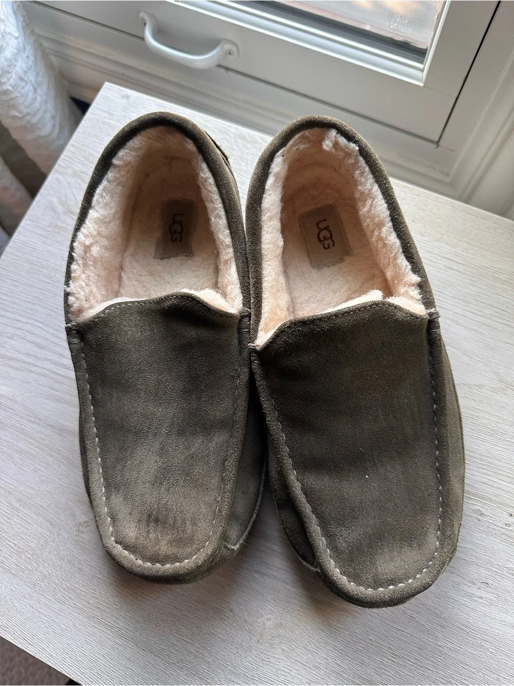 UGG Ascot style Men's Brown Suede Shearling-Lined Slip-Ons slippers